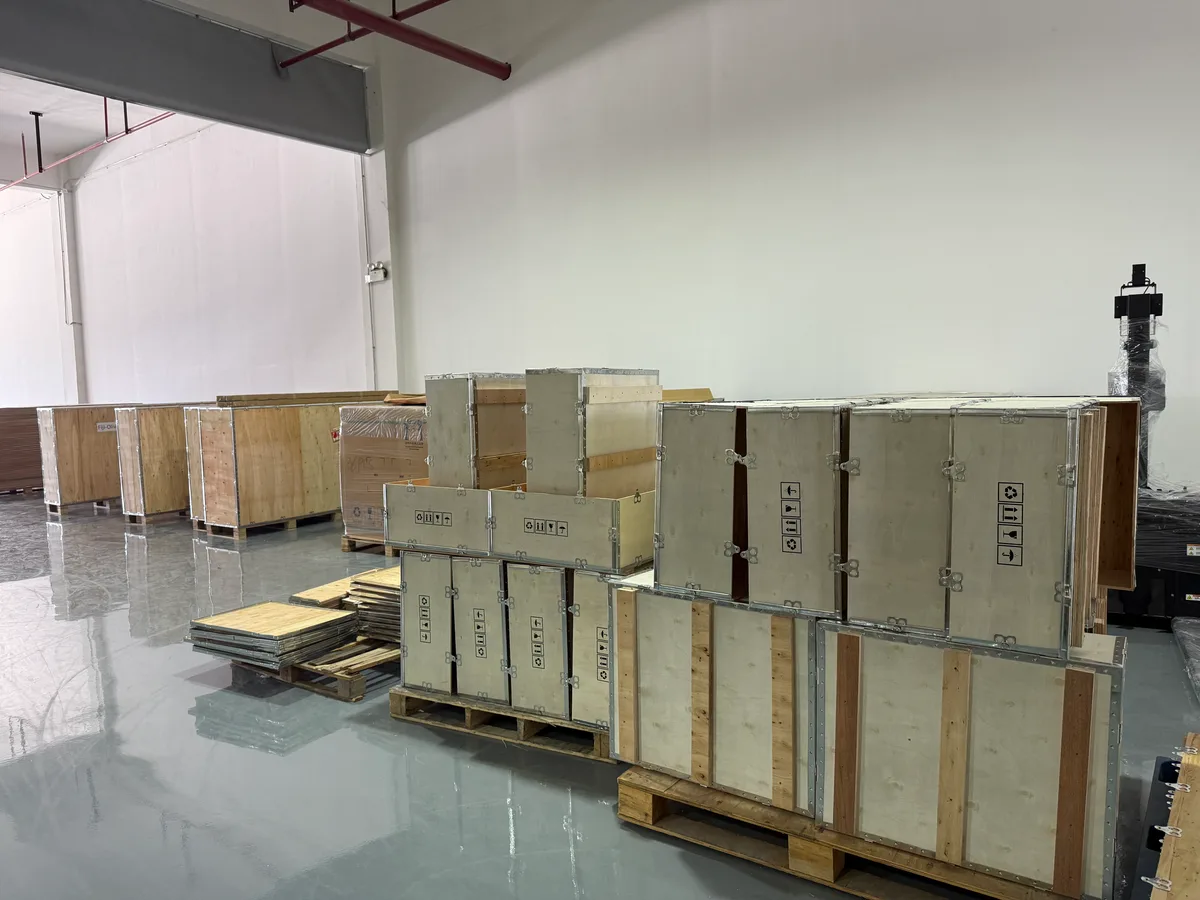 Wooden export crates for solar equipment at the Witdriv factory